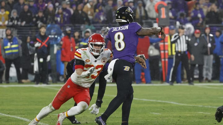 Kansas City Chiefs nousi keskipisteeseen Baltimore Ravensia vastaan avauserässä